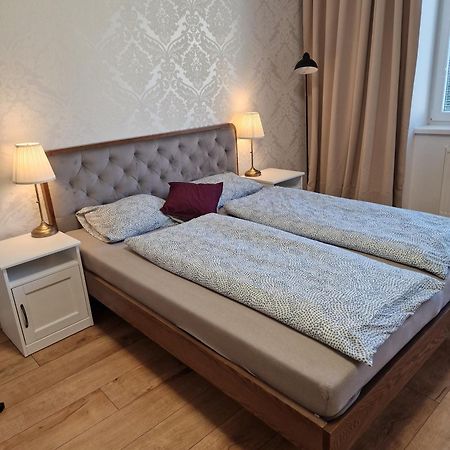 Old Town Apartment - 2 Bedrooms براتسيلافا المظهر الخارجي الصورة