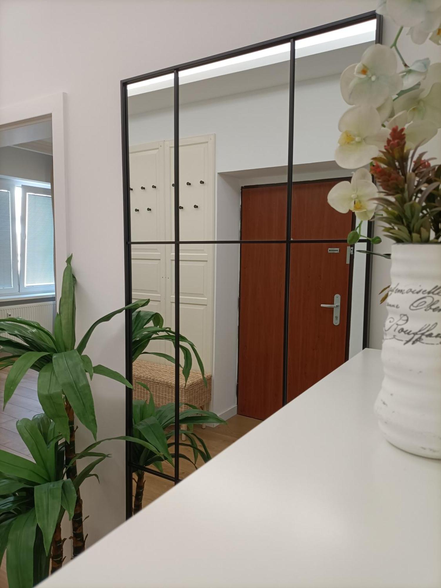 Old Town Apartment - 2 Bedrooms براتسيلافا المظهر الخارجي الصورة